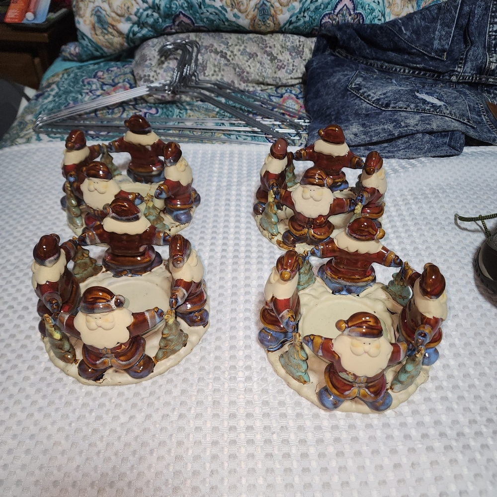 CIRCLE OF SANTAS EUC LARGE CANDLE HOLDER SET OF 4 SET CERAMIC CHRISTMAS TIME
